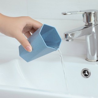 Cốc đánh răng hình thoi độc đáo