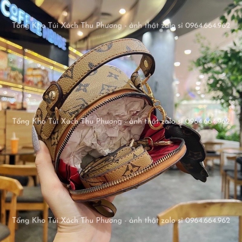 Túi cốp đeo chéo dáng tròn hoạ tiết hoa eo vỳ - tặng kèm gấu treo không vừa điện thoại (ảnh thật shop chụp)