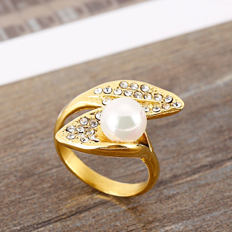 Nhẫn Nữ Sang Trọng Titan Ko Đen TT 3748