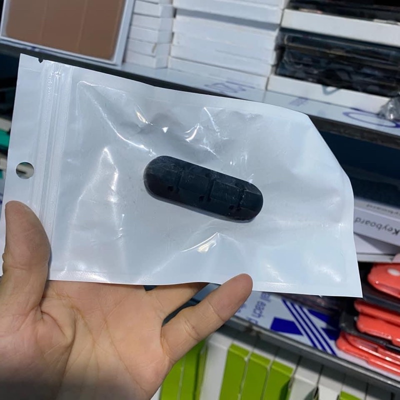Kẹp Giữ Dây Cáp Sạc Điện Thoại Dán Bàn Rất Cần Thiết Cho Gia Đình Có Con Nhỏ Bằng Silicone 3 Lỗ Cao Cấp Tiện Lợi