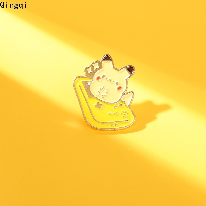 Trâm cài áo Miss Zoe hình máy chơi game hoạt hình dễ thương