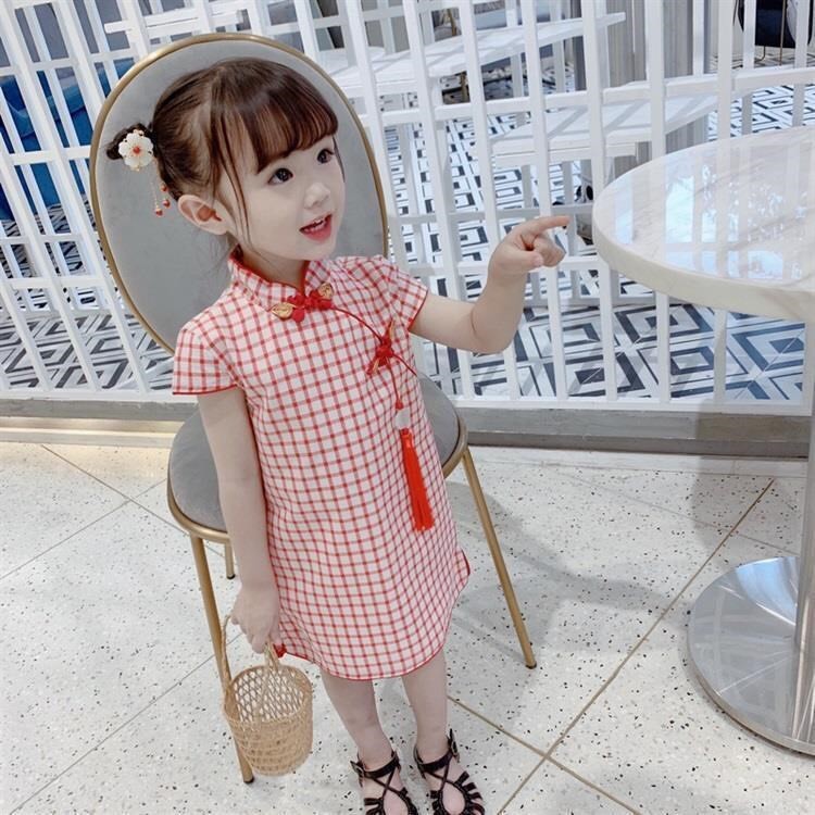 Sườn xám in họa tiết hoa xinh xắn cho bé gái