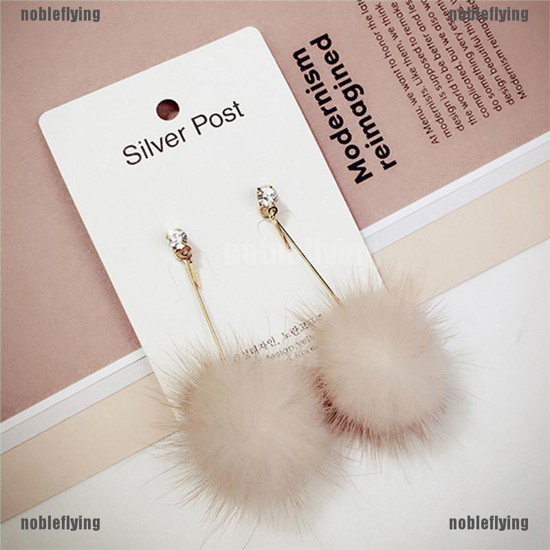 Khuyên Tai Dáng Dài Đính Quả Bông Mềm Mại Xinh Xắn