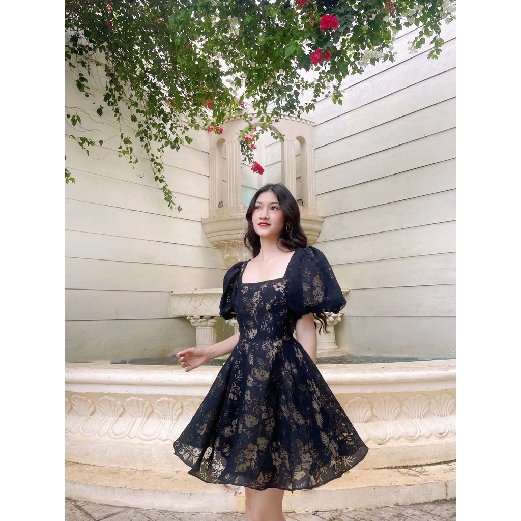 DETALY - Đầm xòe hở lưng Ariana màu đen D20043