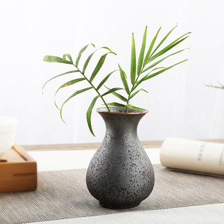 Bình hoa bằng gốm sứ trang trí phòng khách
