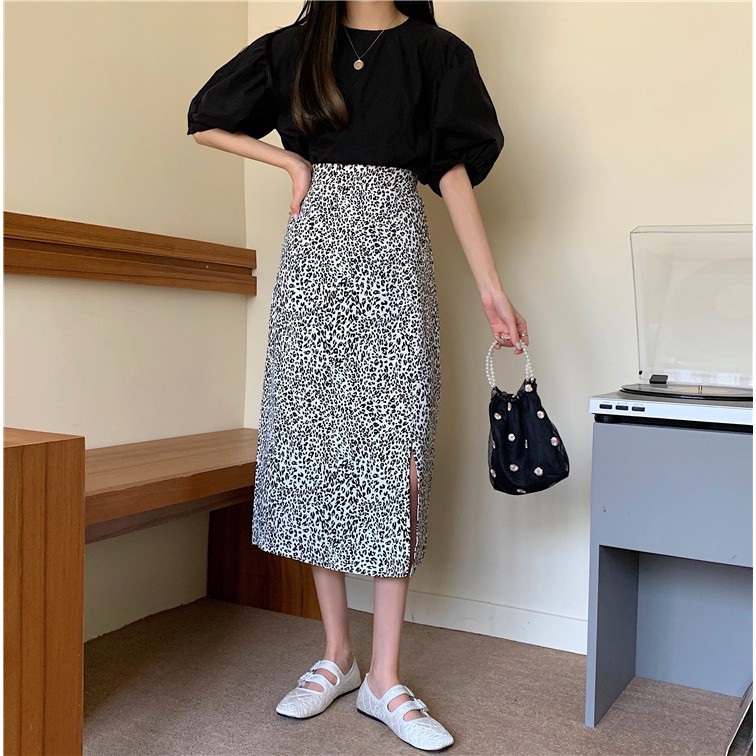 Chân váy dáng dài da beo lưng thun xẻ trước - V692 | BigBuy360 - bigbuy360.vn