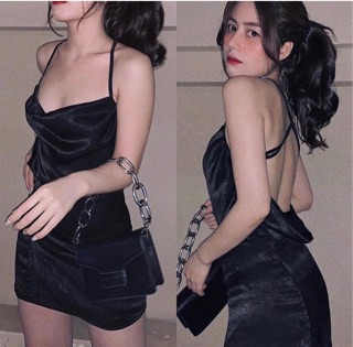 Váy hai dây cổ đỗ