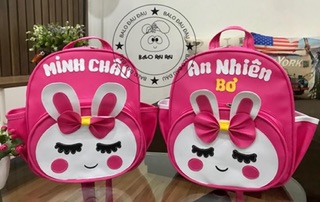 Balo thêu tên cho bé