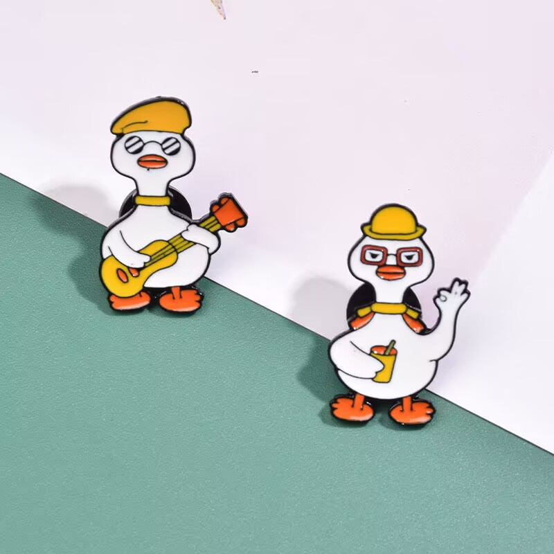 Huy Hiệu Cài Áo Hình Vịt Con Dễ Thương