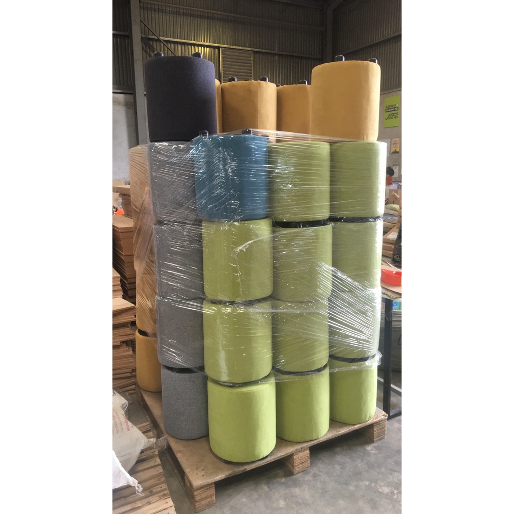 Ghế đôn sofa thương hiệu IGA phù với mọi không gian phòng khách. GC14