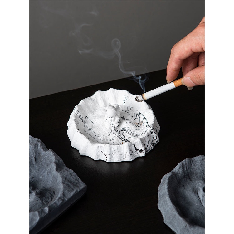 Gạt Tàn Thuốc Cao Cấp Thiết Kế Hình Phi Hành Gia Độc Đáo Phong Cách Bắc Âu Sang Trọng