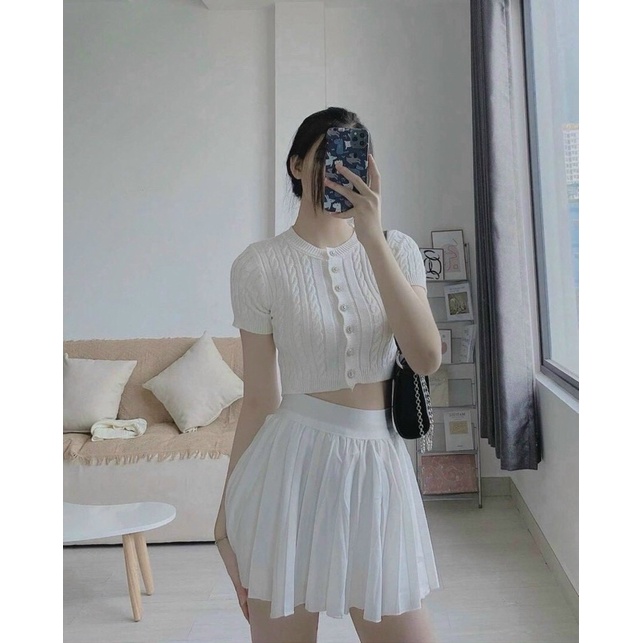 SET CROP GÂN TRẮNG + CHÂN VÁY XẾP LY🤍