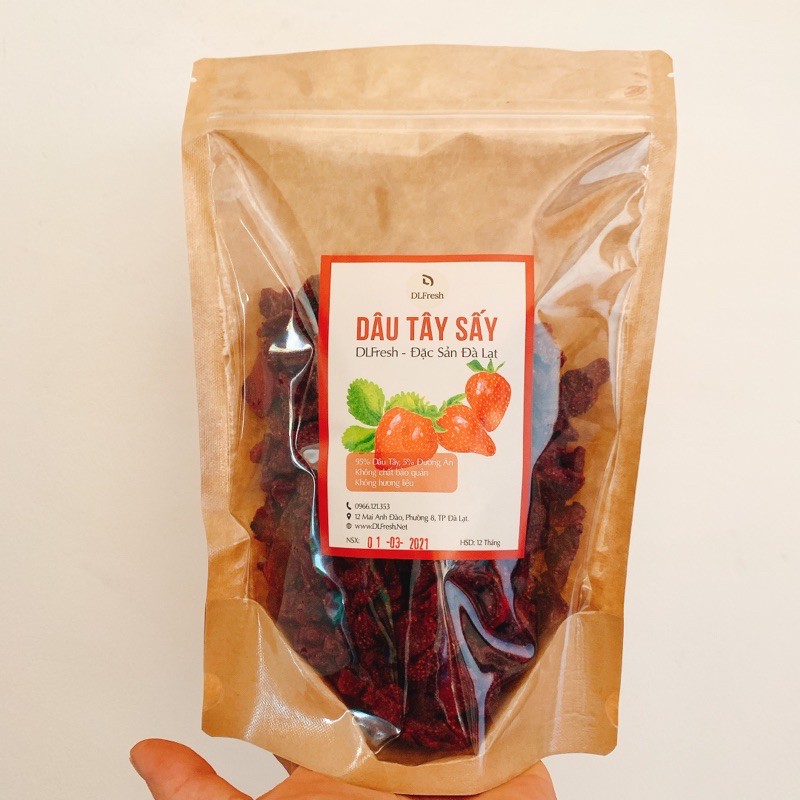 Dâu tây sấy DLFresh Dâu sấy vị nguyên bản 500g
