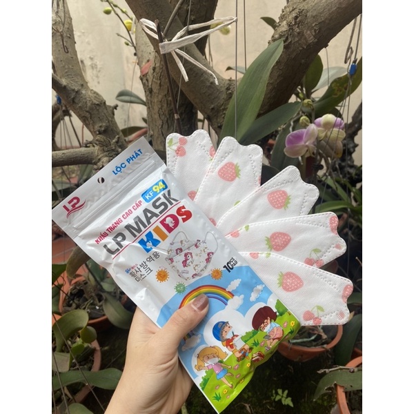 Thùng 300 chiếc KF94 cho bé 4-12 tuổi