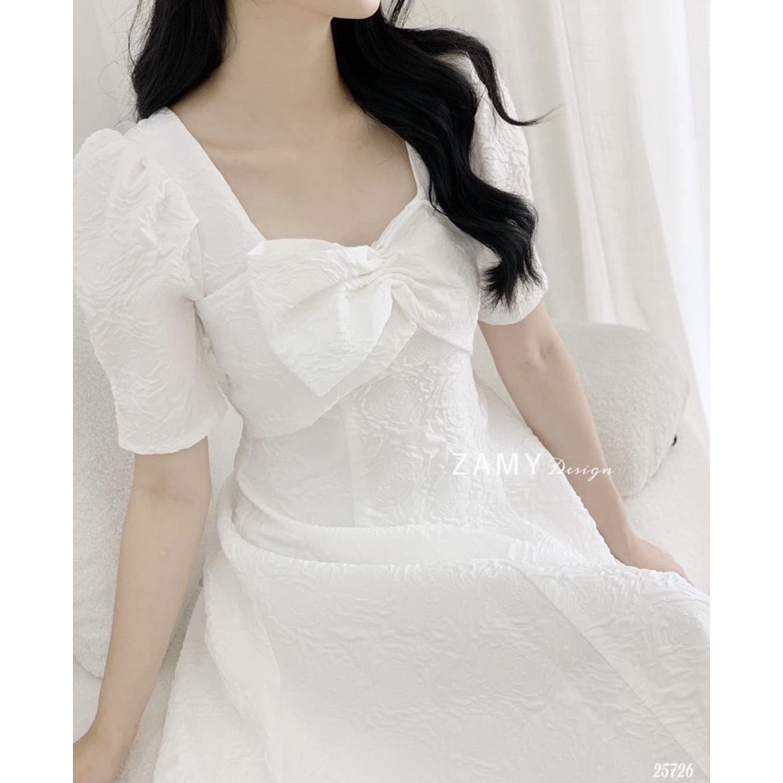 ĐẦM GẤM TRẮNG CỔ VUỐNG NHÍU NGỰC