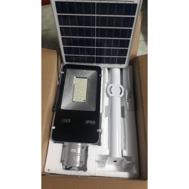đèn đường năng lượng mặt trời 200w 100w có remot