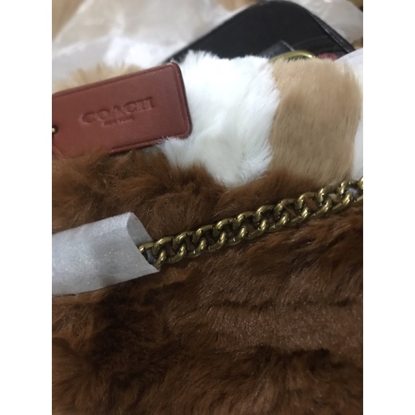Túi coach lông cho ai thích ấm áp Size 22