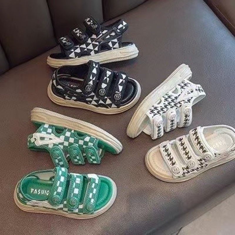 Giày sandal bé gái mã 2233