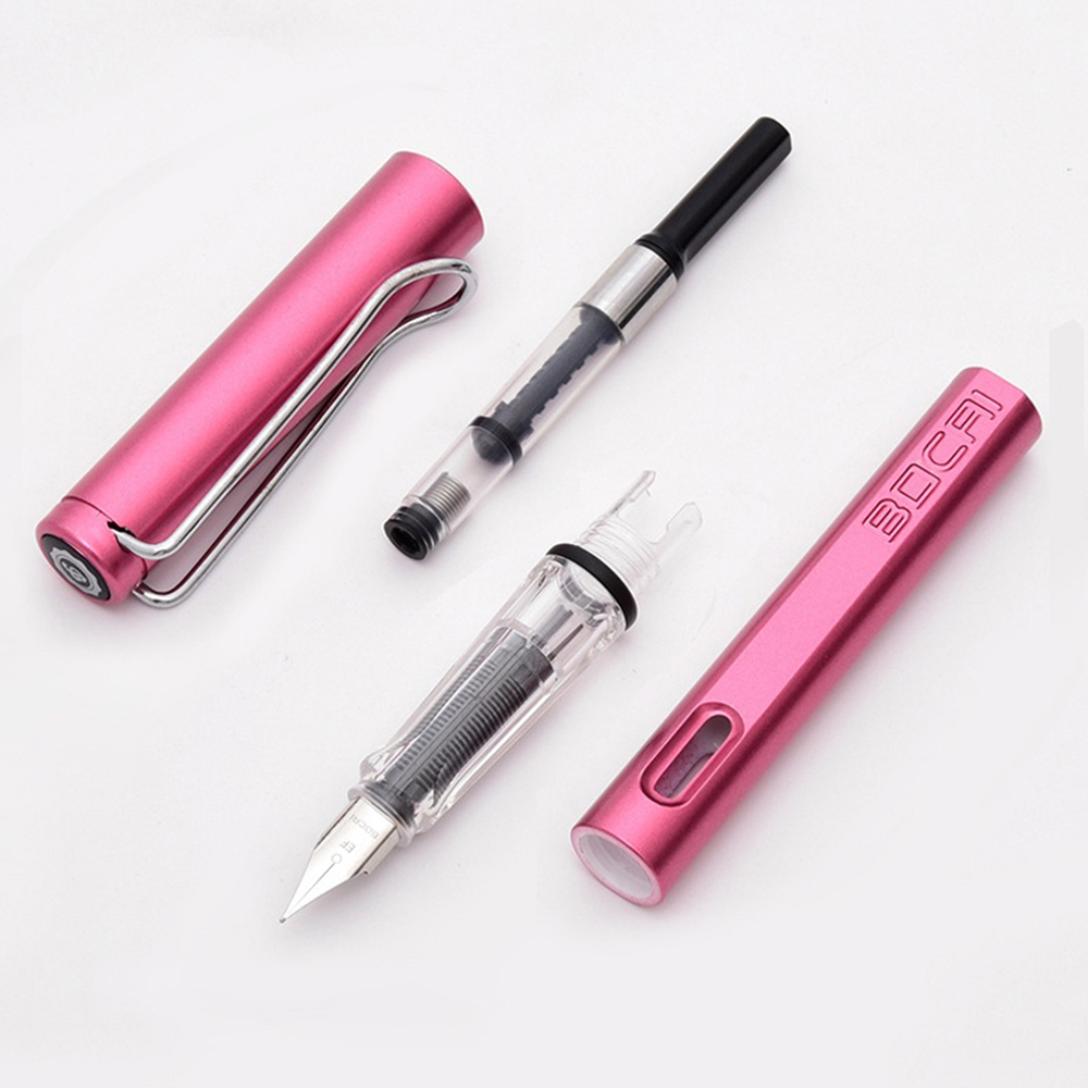 Bút máy mực đen với ngòi bút 0.38mm