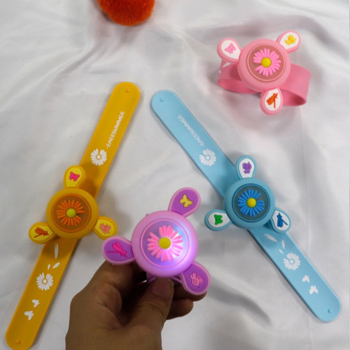 Spinner, Đồng hồ đeo tay 3 cánh xoay có đèn sáng cho bé, Đồng hồ đuổi muỗi cho trẻ em có hình siêu dễ thương