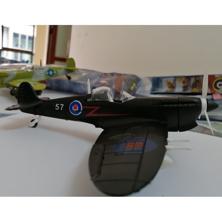 Bộ mô hình tự lắp ráp  - Máy bay Black Spitfire 57 - Tỷ lệ 1:48