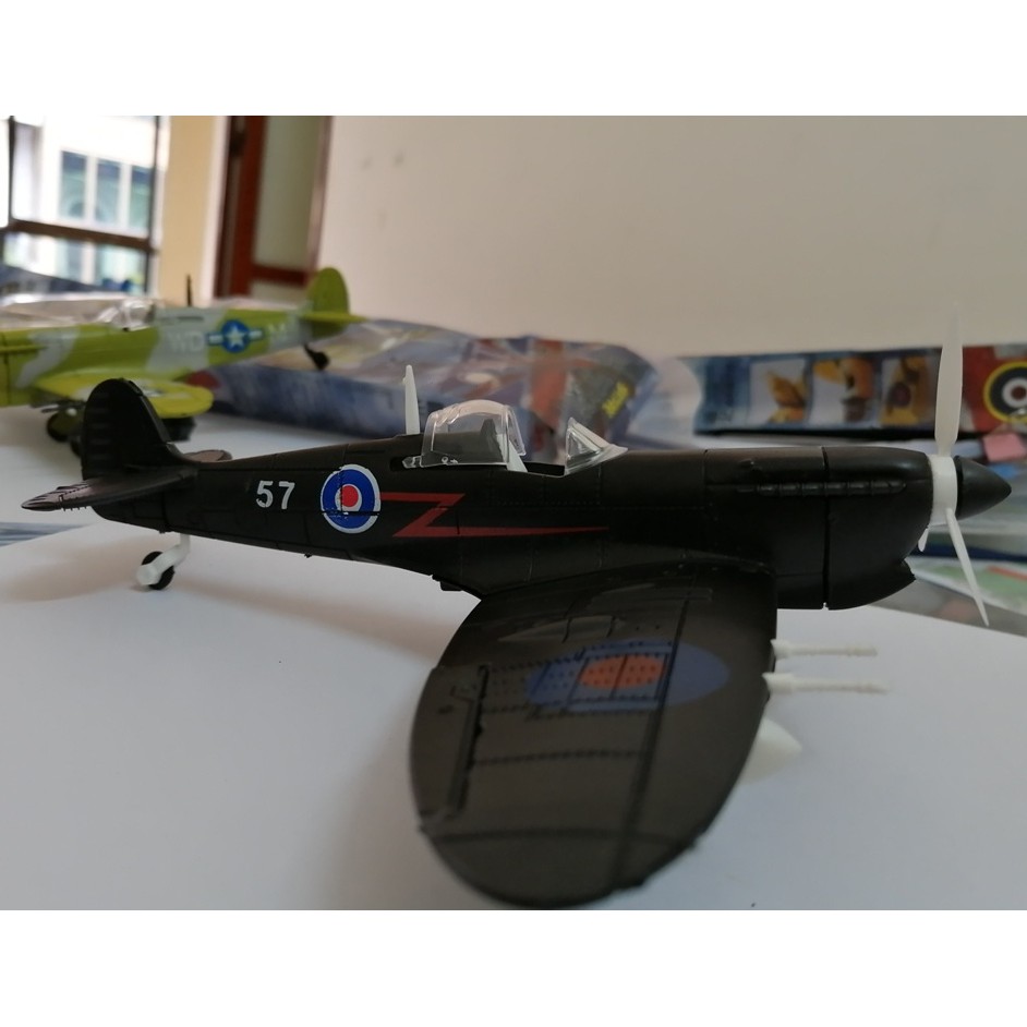 Bộ mô hình tự lắp ráp (DIY) - Máy bay Black Spitfire 57 - Tỷ lệ 1:48