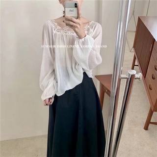 Áo cổ vuông viền ren
