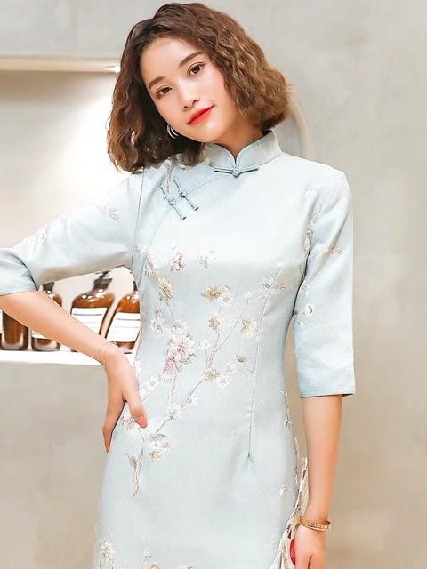 Sườn xám duyên dáng