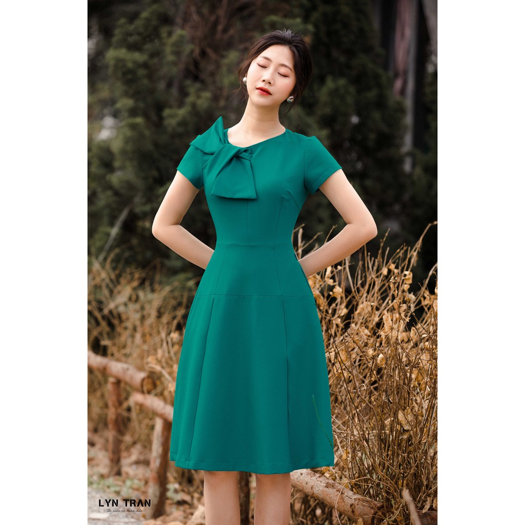 VÁY XÒE KẾT NƠ CỔ DỊU DÀNG VÀ SANG CHẢNH | BigBuy360 - bigbuy360.vn