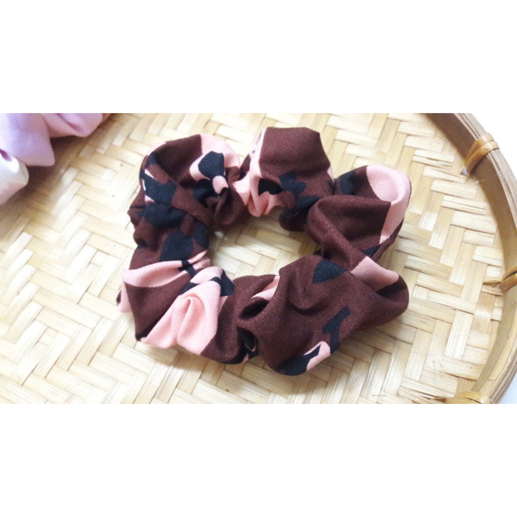 Scrunchies - Dây buộc tóc vải lụa màu nâu lan hồng đẹp cá tính