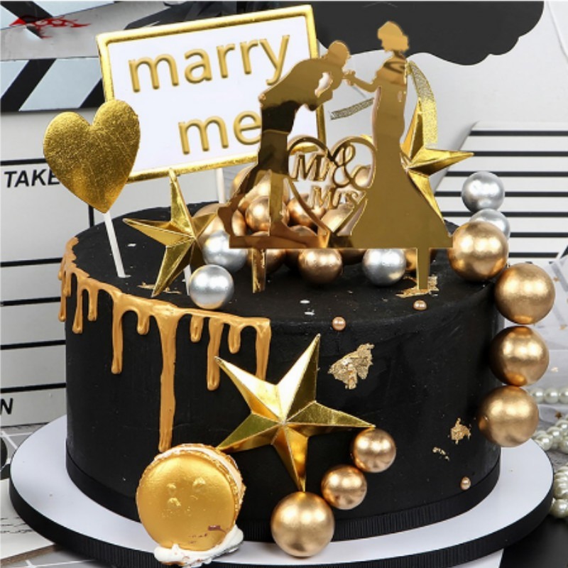 Topper cắm trang trí bánh kem hình cô dâu chú rể Mr/Mrs màu đen/vàng