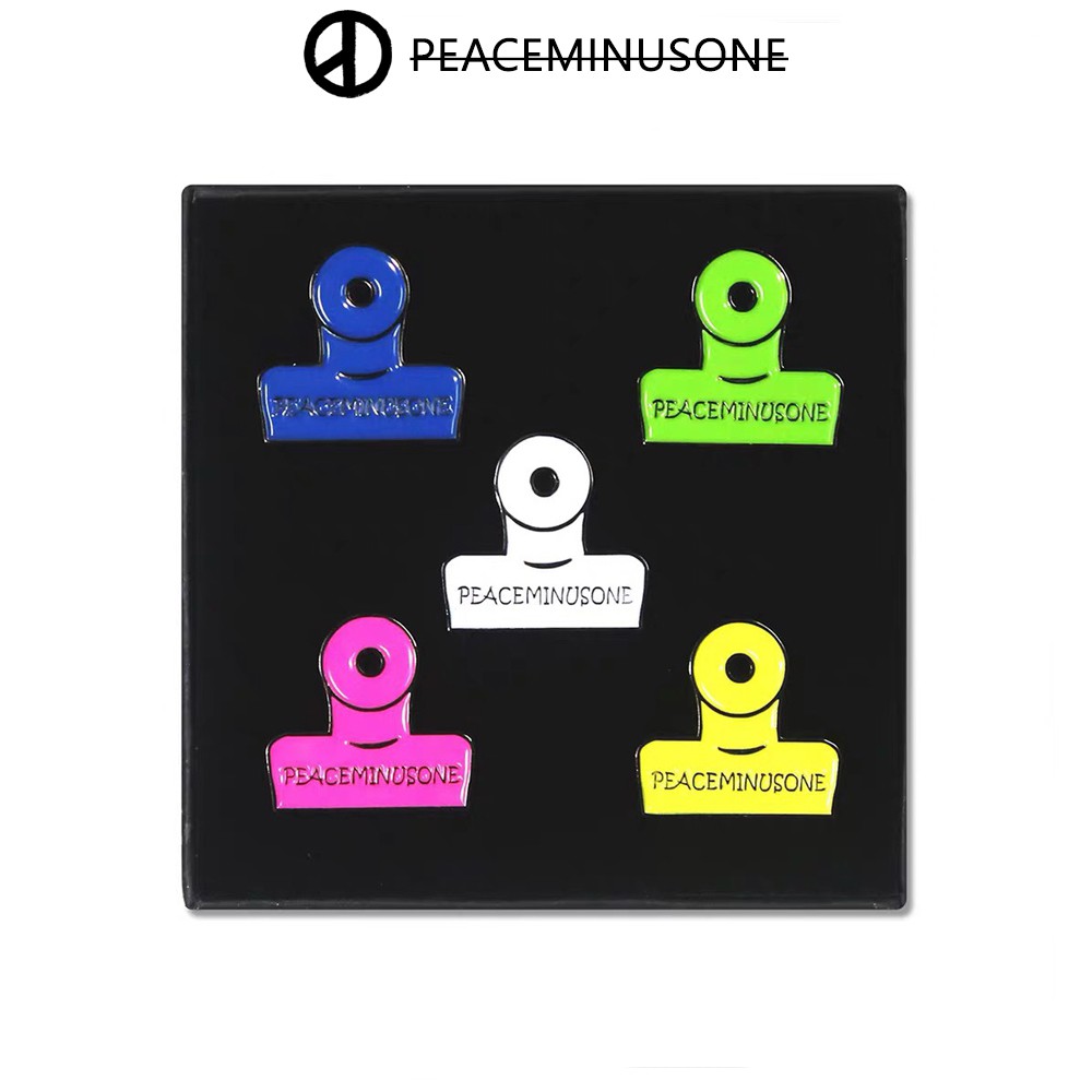 Huy hiệu trâm cài áo kẹp con màu sắc pmo PEACEMINUSONE