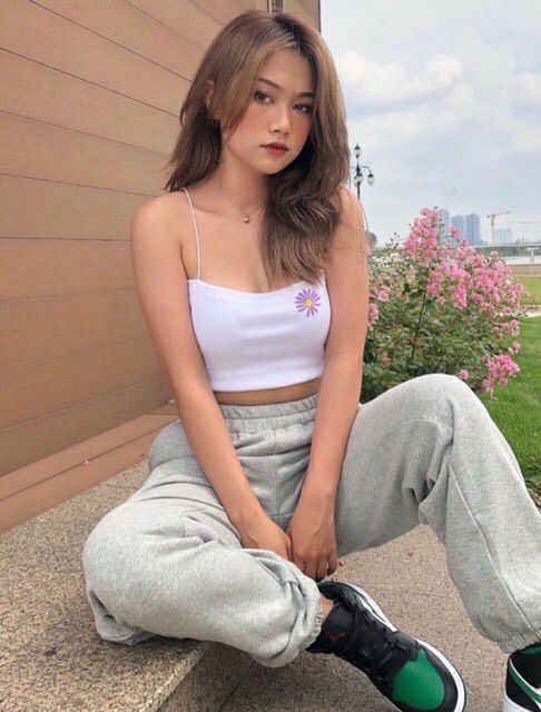 Áo 2 dây thêu hoa cúc một bên siêu đẹp lại rẻ