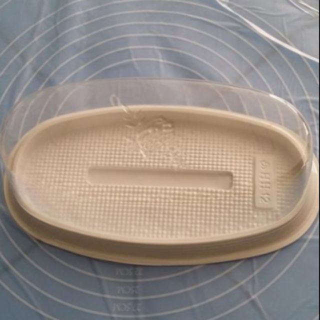 Hộp nhựa oval (đế trắng)