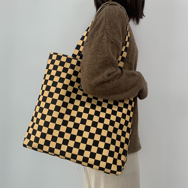 Túi tote vải họa tiết CARO có khóa zip kéo