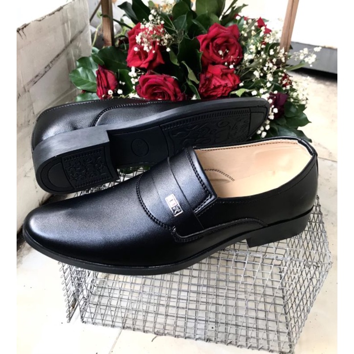 Giày công sở nam mẩu mới, phom đẹp, size từ 38-42, màu đen, đế khâu sẳn rất chắc chắn