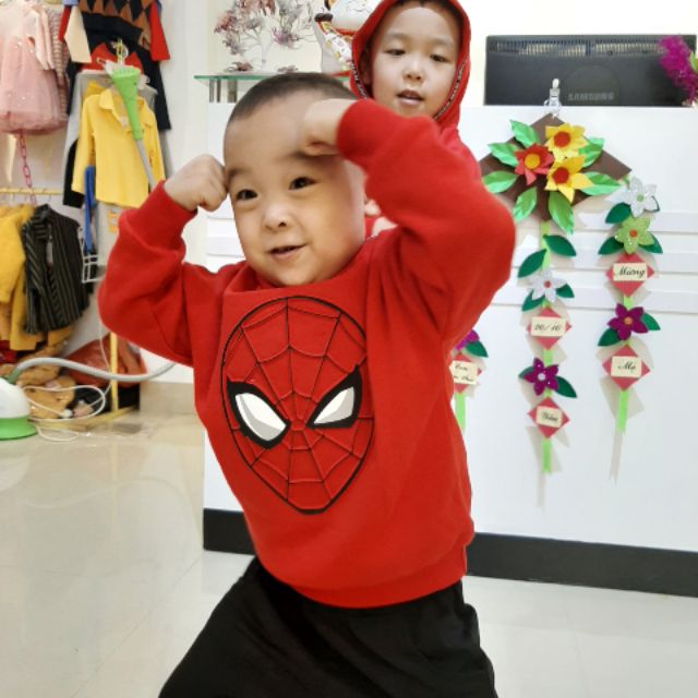 Áo nỉ mũ nhện đỏ