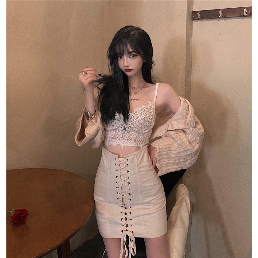 Set áo khoác len ngoài form ngắn cardigan tay dài màu kem+ren trắng 2 dây xẻ ngực sexy +váy bó sát đan dây kem