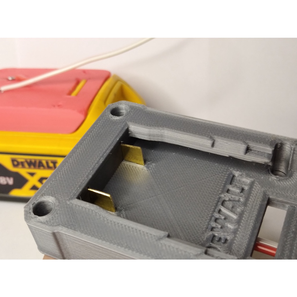 Đế pin Dewalt 20v ver.2 đã có tiếp điểm.