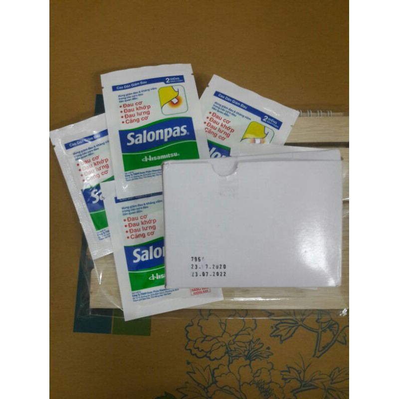 Hàng mẫu Salonpas ( hộp 2 miếng× 50 bich)