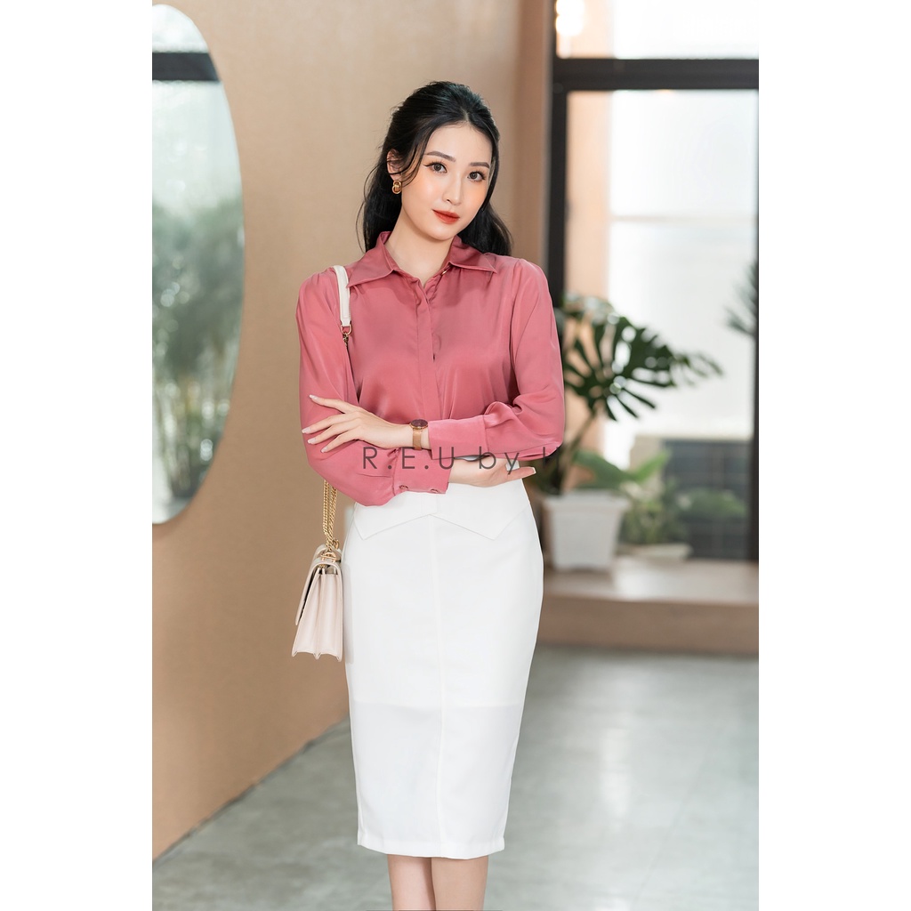 Áo lụa đính cúc vàng