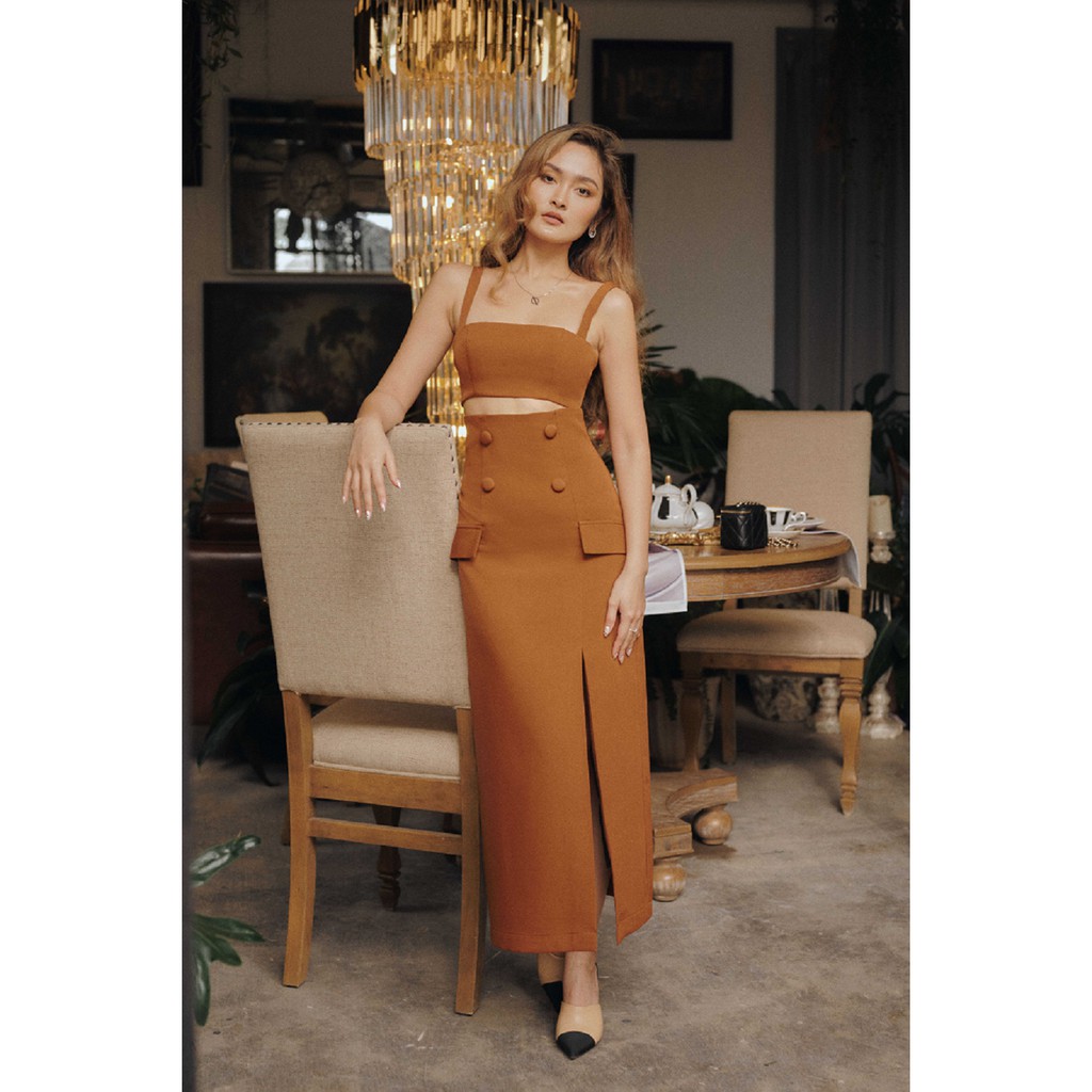 Set trang phục áo croptop và váy xẻ tà dài màu nâu cam Cinnamon - DEVONS STUDIO