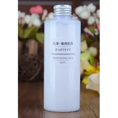 Sữa dưỡng MUJI moisturizing milk LIGHT/MOISTURE 200ml