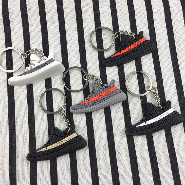 Móc Khóa Giày Yeezy 350 V2 Xám