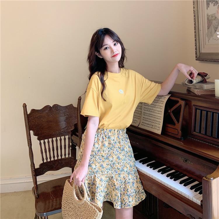 (Hàng QC 4 MÀU) SET CHÂN VÁY HOA NHÍ VINTAGE ĐUÔI BÈO TÍM HỒNG VÀNG ĐEN MIX ÁO THUN DAISY THÊU HOA VÀNG HỒNG TRẮNG ĐEN