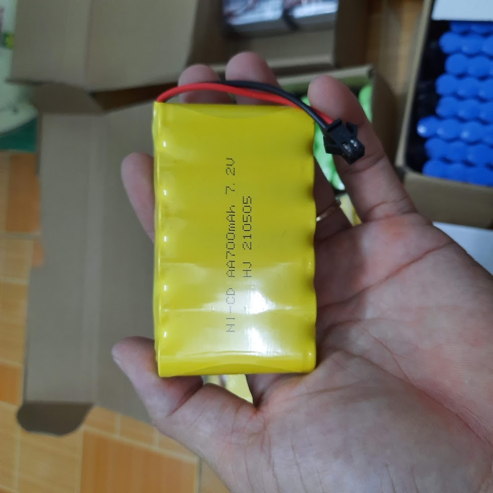 Pin sạc Ni-cd 7.2v 700 mah dùng cho xe mô hình điều khiển