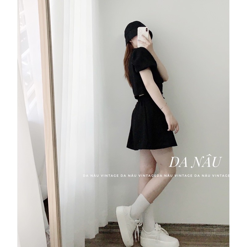 Set áo blazer croptop tay ngắn và chân váy nữ xòe trơn năng động – Da Nâu Vintage