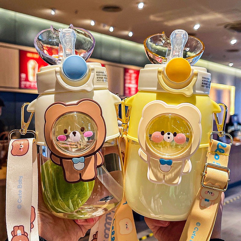 Bình nướ cho bé cute có ống hút hình gấu. Bình nước cho bé đi học có dây đeo, Dung tích 720ml mã B17