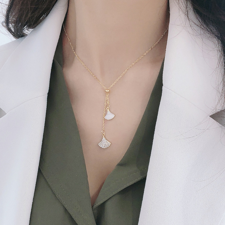 Dây chuyền thiết kế hình lá quả bạch đơn giản phong cách Hàn Quốc