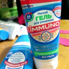 Sữa rửa mặt sạch mụn cấp ẩm trắng mịn da dang GEL IMMUNO của Nga